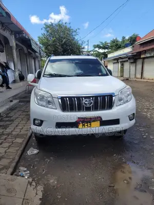 Toyota Land Cruiser Prado 2010 White