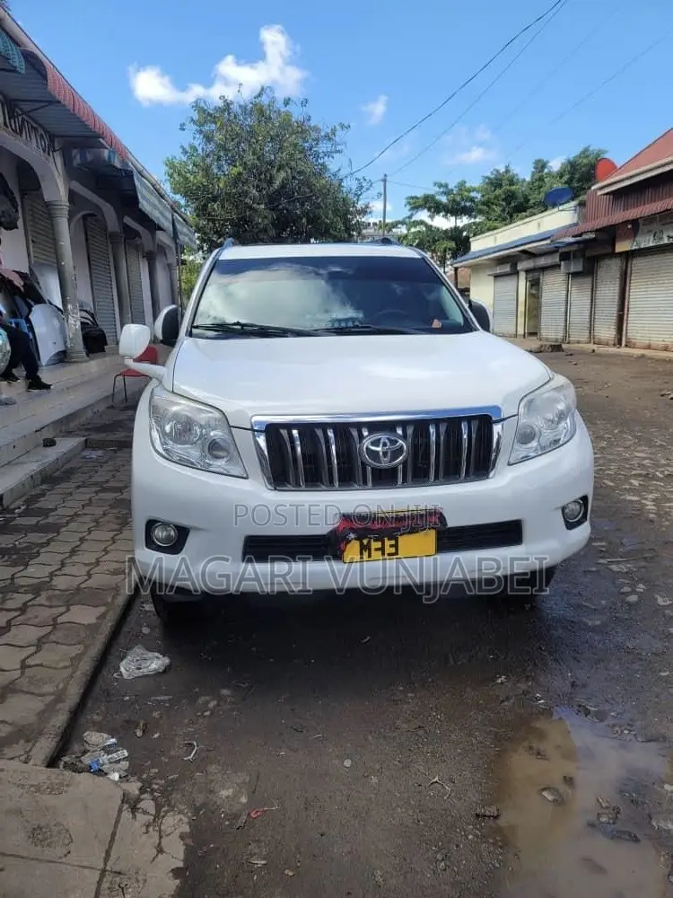 Toyota Land Cruiser Prado 2010 White