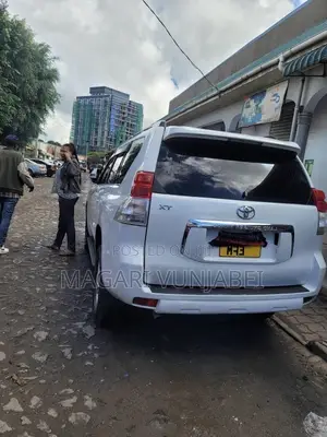 Toyota Land Cruiser Prado 2010 White