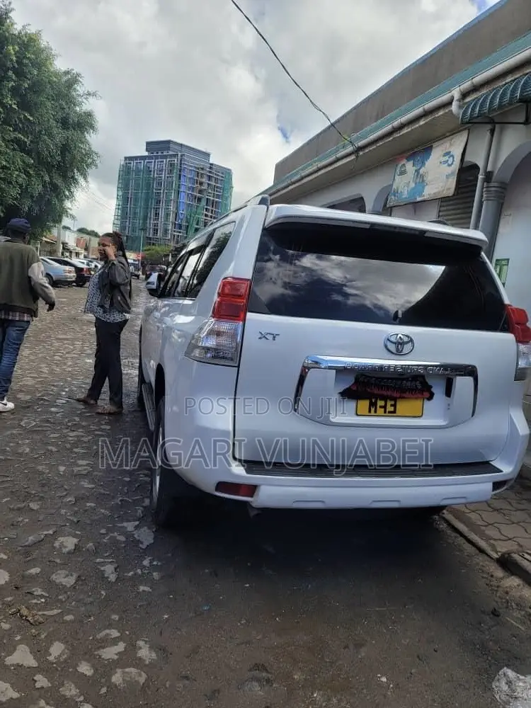 Toyota Land Cruiser Prado 2010 White