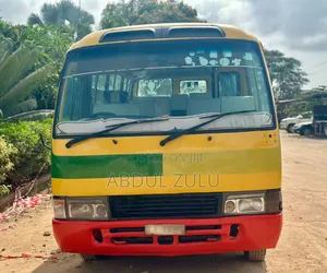 Toyota Coaster 2000 Yellow