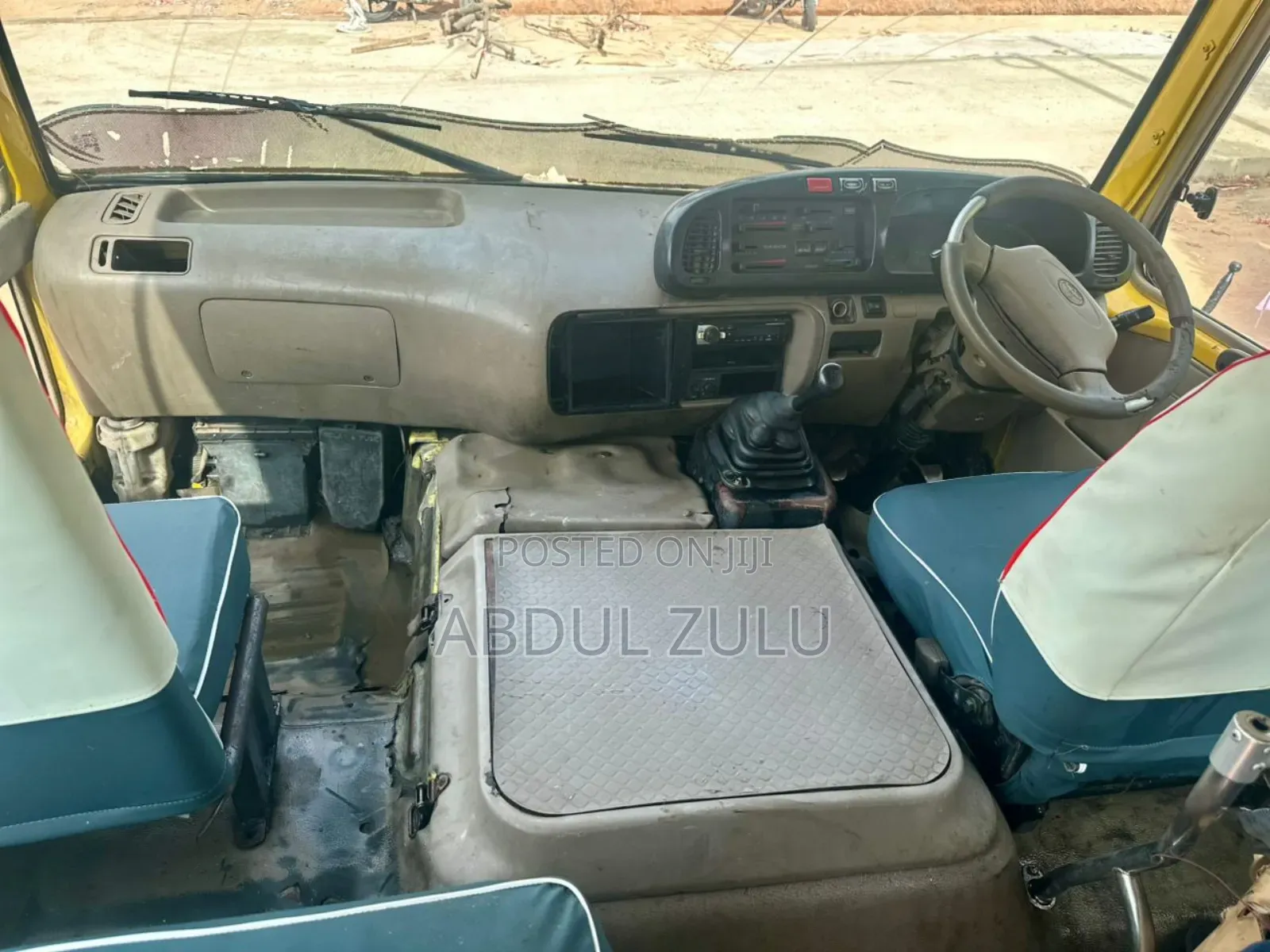 Toyota Coaster 2000 Yellow