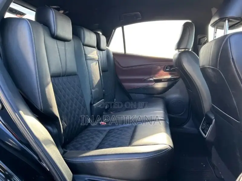 Toyota Harrier 2.0 2016 Black