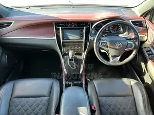 Toyota Harrier 2.0 2016 Black
