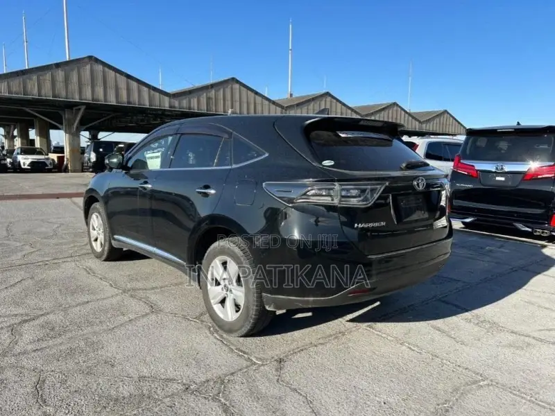 Toyota Harrier 2.0 2016 Black