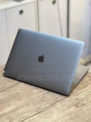 Laptop Apple MacBook Pro 2017 8GB Intel Core I5 SSD 512GB