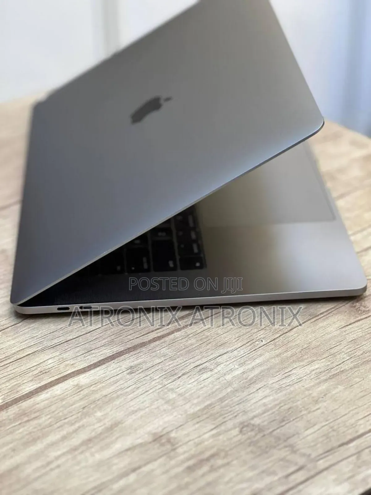 Laptop Apple MacBook Pro 2017 8GB Intel Core I5 SSD 512GB