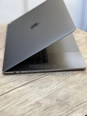 Laptop Apple MacBook Pro 2017 8GB Intel Core I5 SSD 512GB