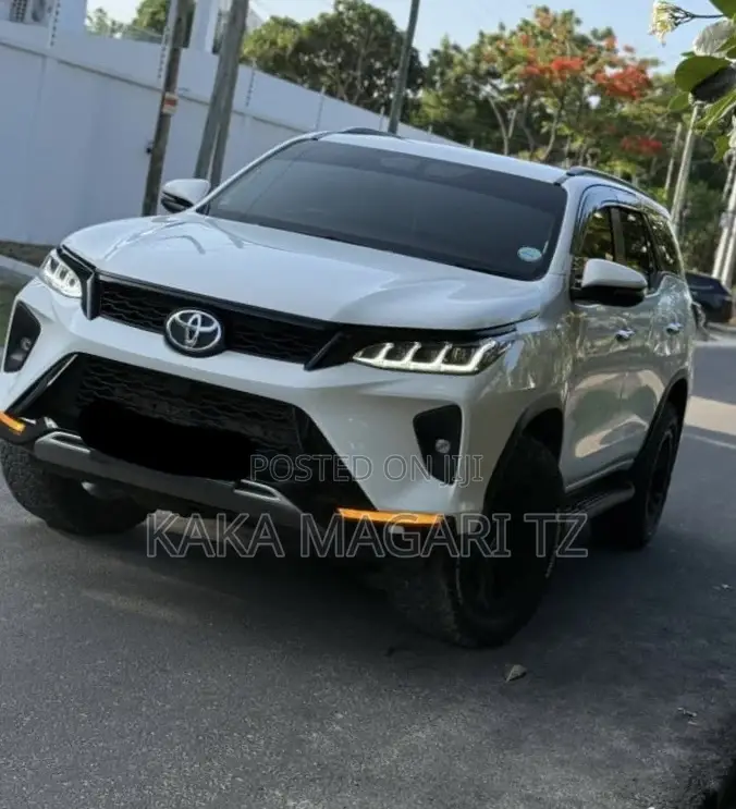 Toyota Fortuner 2023 White