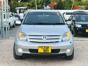 Toyota IST 2004 Silver