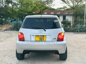 Toyota IST 2004 Silver