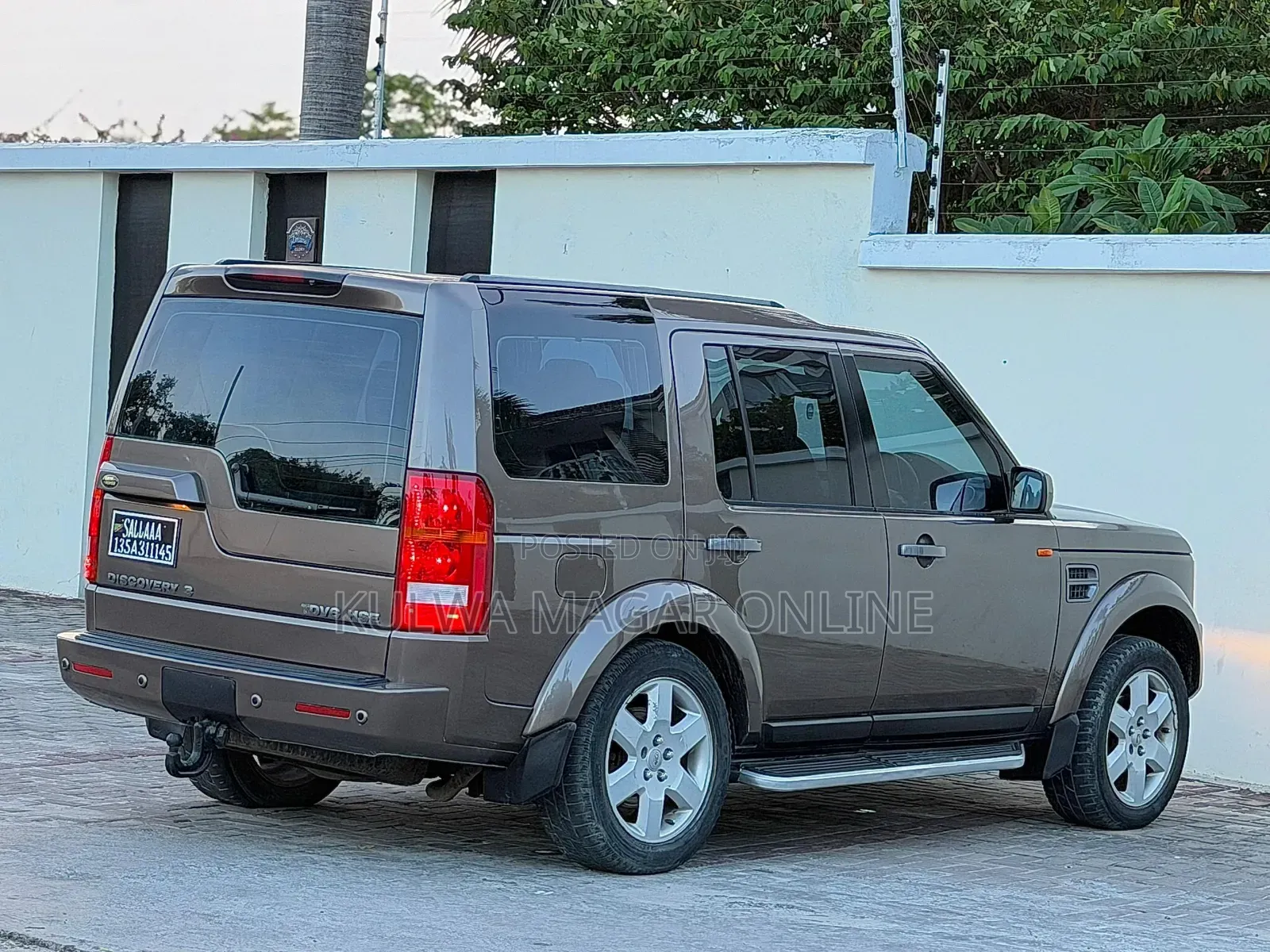 Land Rover Discovery 2010 Gray
