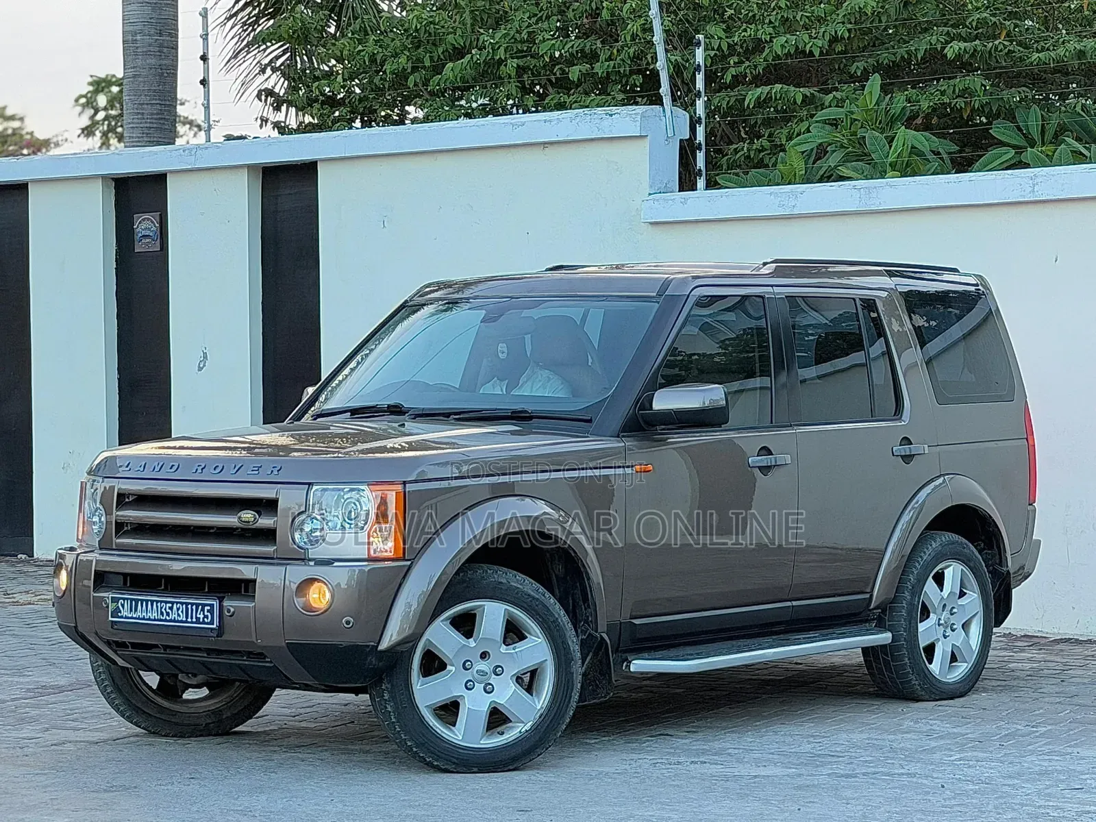 Land Rover Discovery 2010 Gray