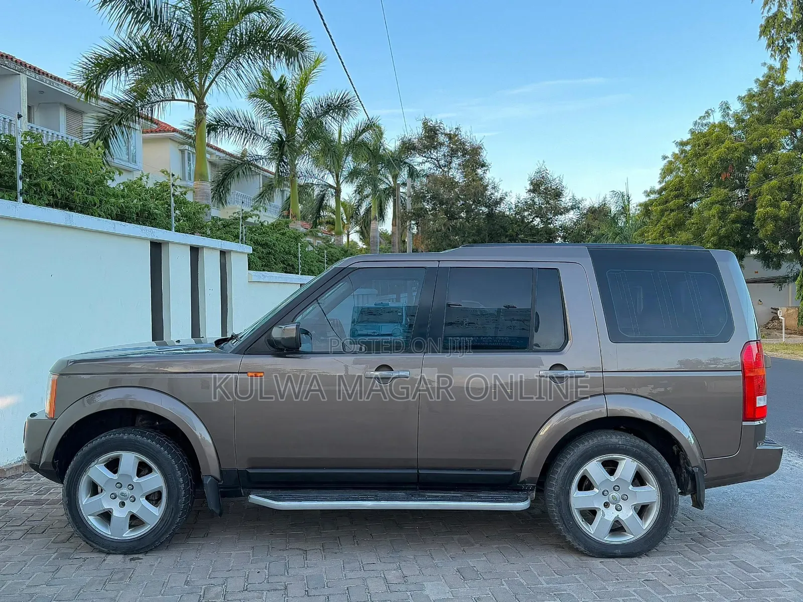 Land Rover Discovery 2010 Gray