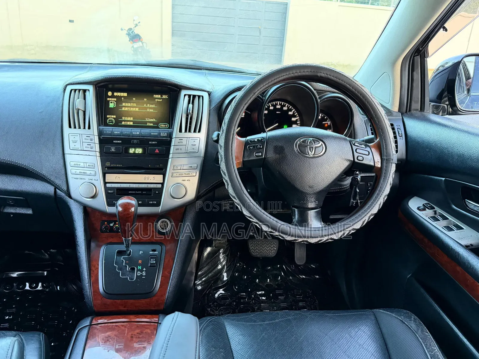 Land Rover Discovery 2010 Gray