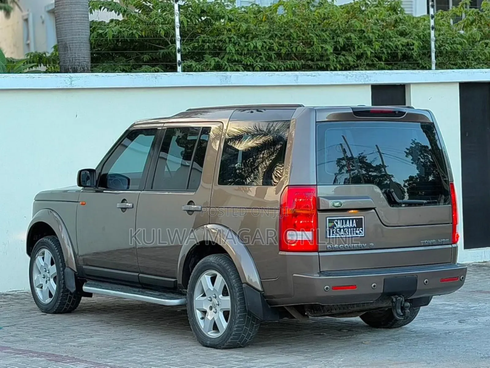 Land Rover Discovery 2010 Gray