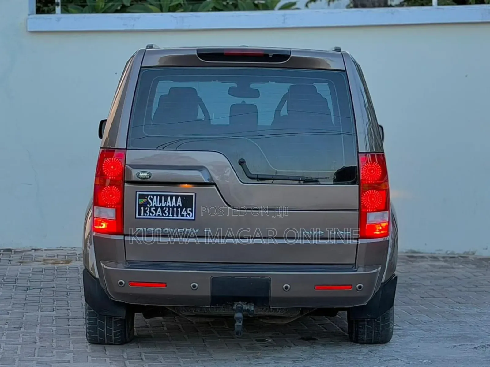 Land Rover Discovery 2010 Gray