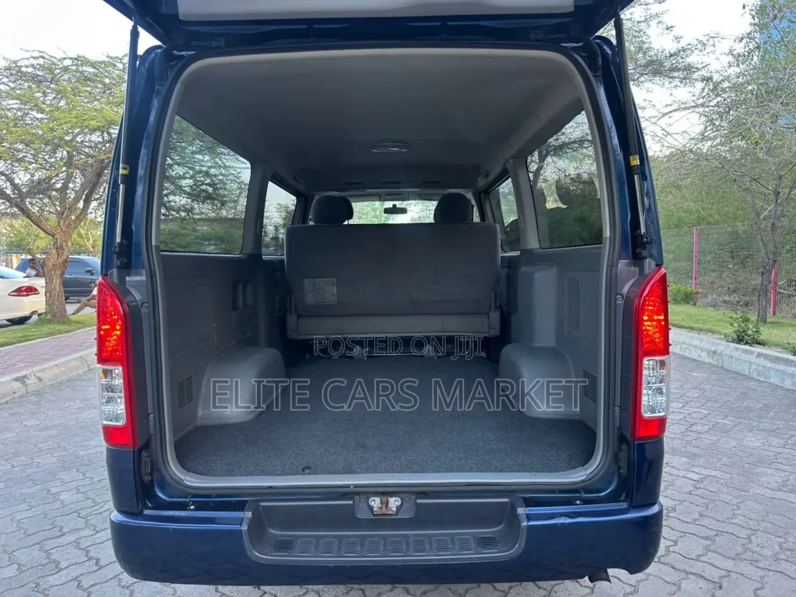 Toyota HiAce 2006 Blue