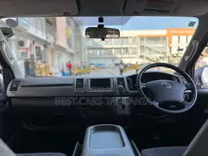 Toyota HiAce 2005 Silver