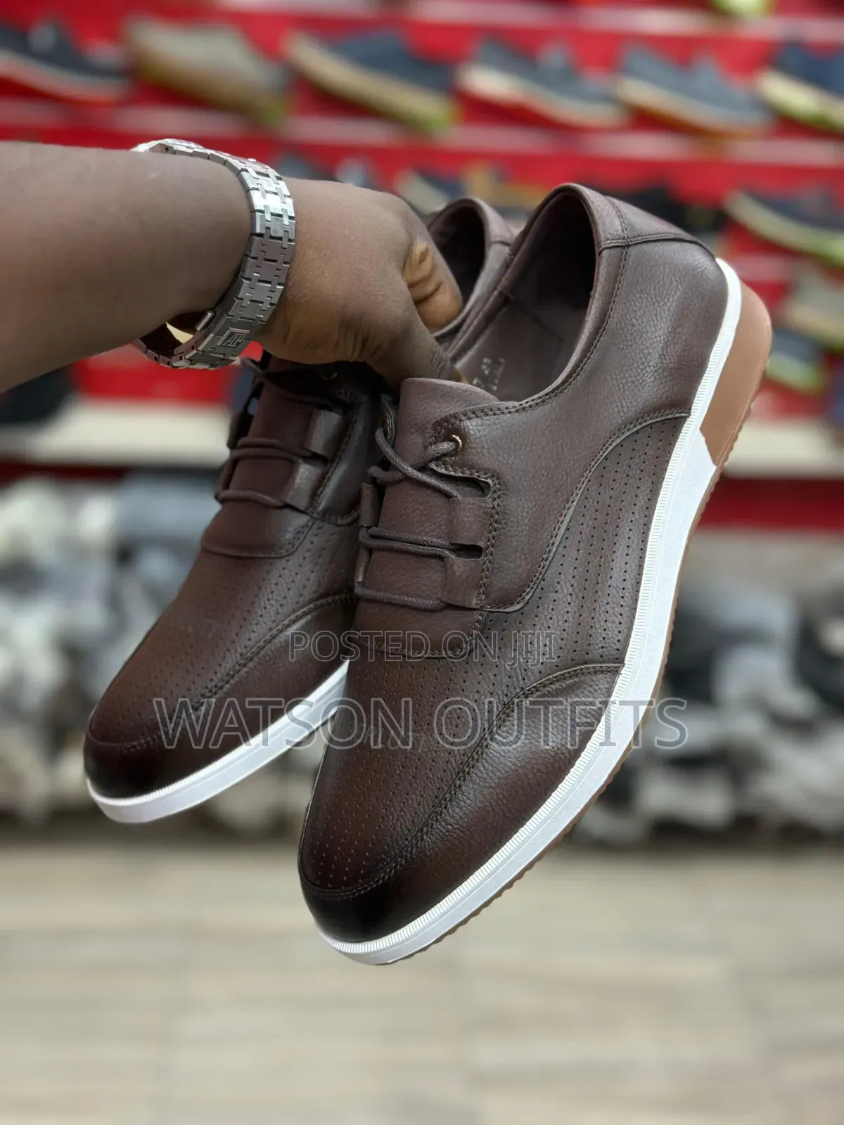 Men's Leather Shoes Simply Worn or Put on With High Quality