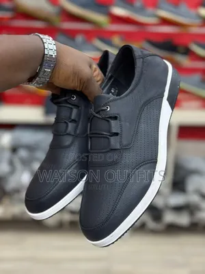 Men's Leather Shoes Simply Worn or Put on With High Quality