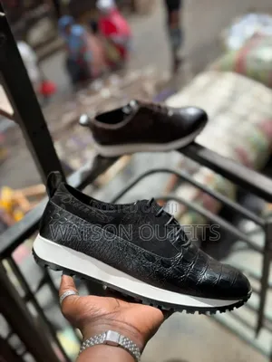 Men's Leather Sneaker Shoes Leather Graded a New and Original