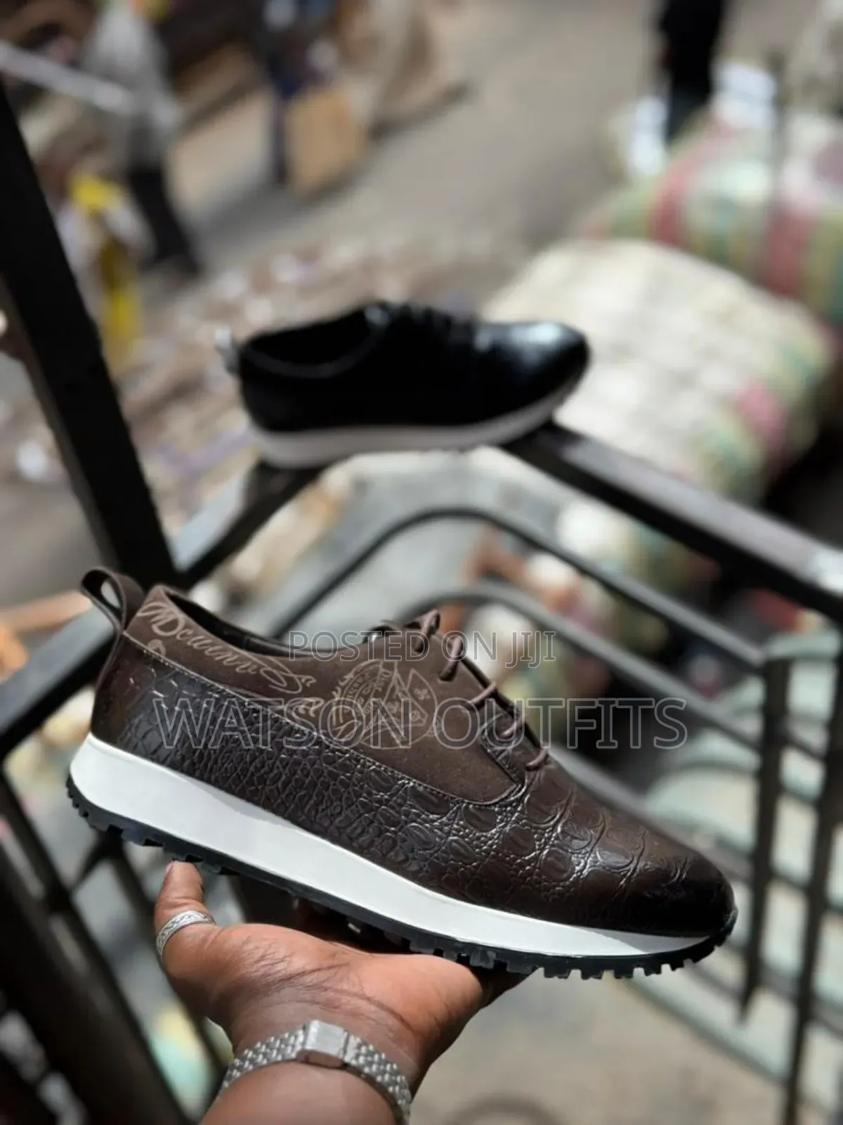Men's Leather Sneaker Shoes Leather Graded a New and Original