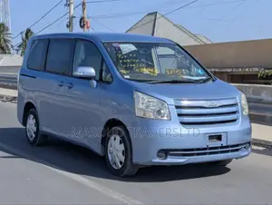 Toyota Noah 2.0 143hp FWD (8 Seater) 2008 Blue
