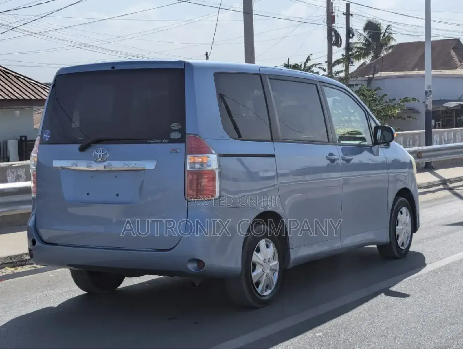 Toyota Noah 2.0 143hp FWD (8 Seater) 2008 Blue