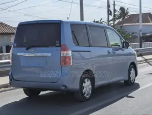 Toyota Noah 2.0 143hp FWD (8 Seater) 2008 Blue
