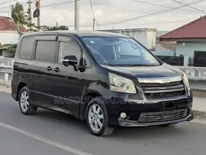 Toyota Noah 2.0 143hp FWD (8 Seater) 2008 Black