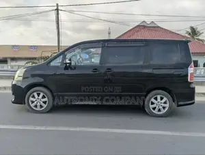 Toyota Noah 2.0 143hp FWD (8 Seater) 2008 Black