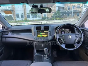 Toyota Crown 2009 White
