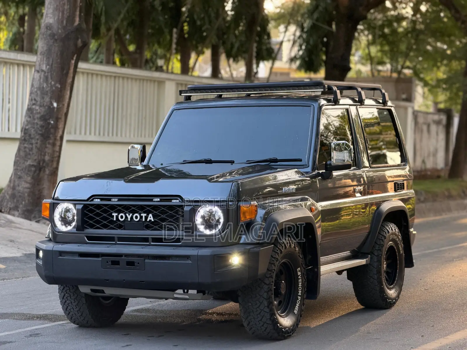 Toyota Land Cruiser 2000 Black