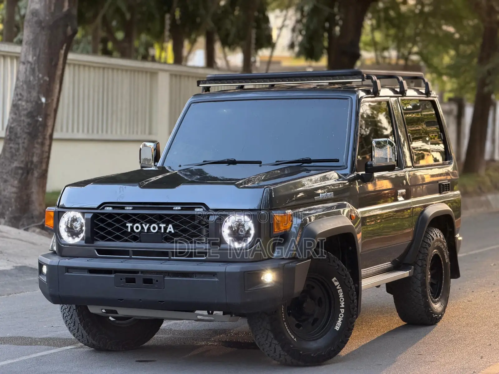 Toyota Land Cruiser 2000 Black