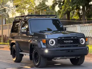 Toyota Land Cruiser 2000 Black