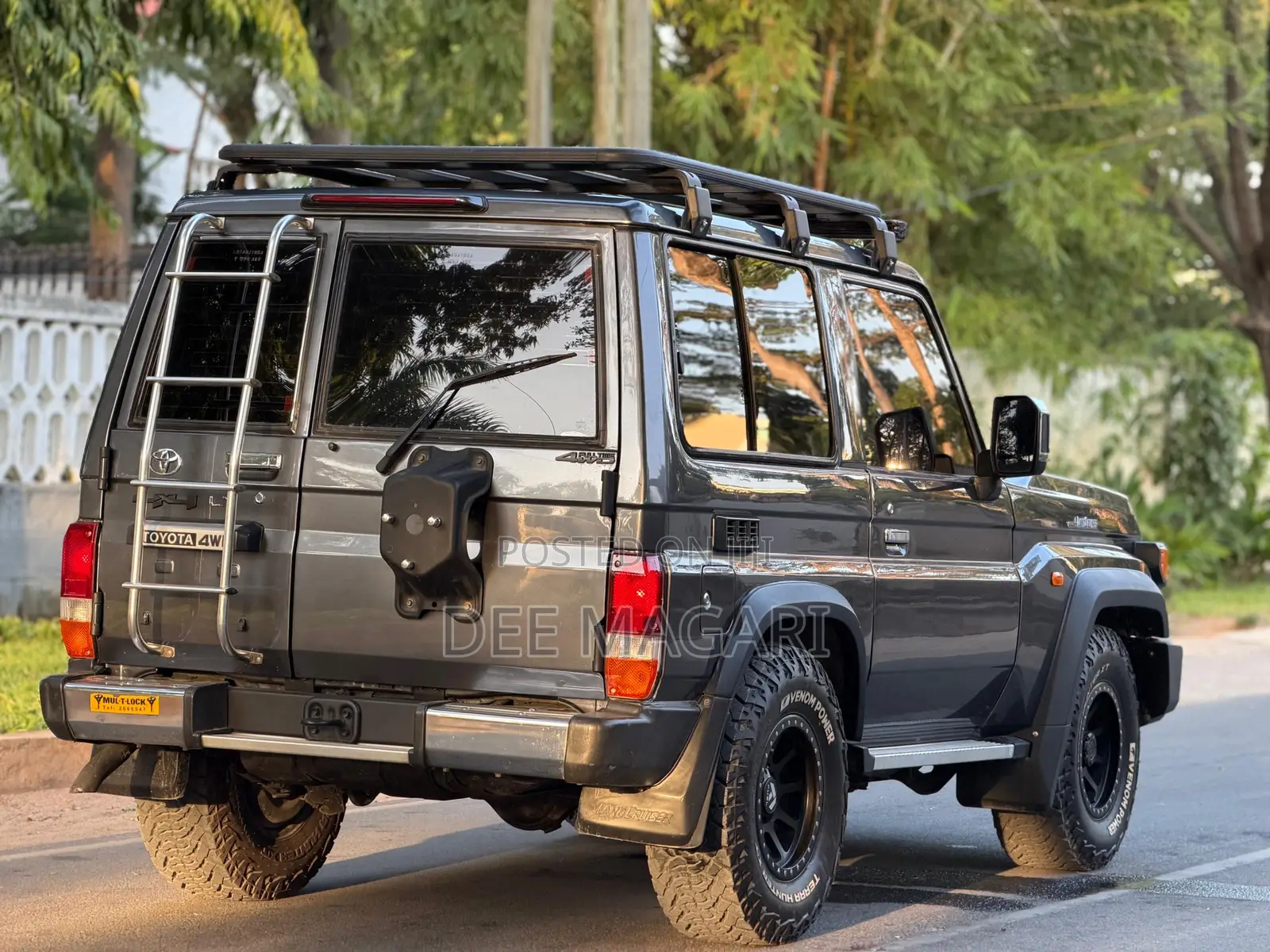 Toyota Land Cruiser 2000 Black