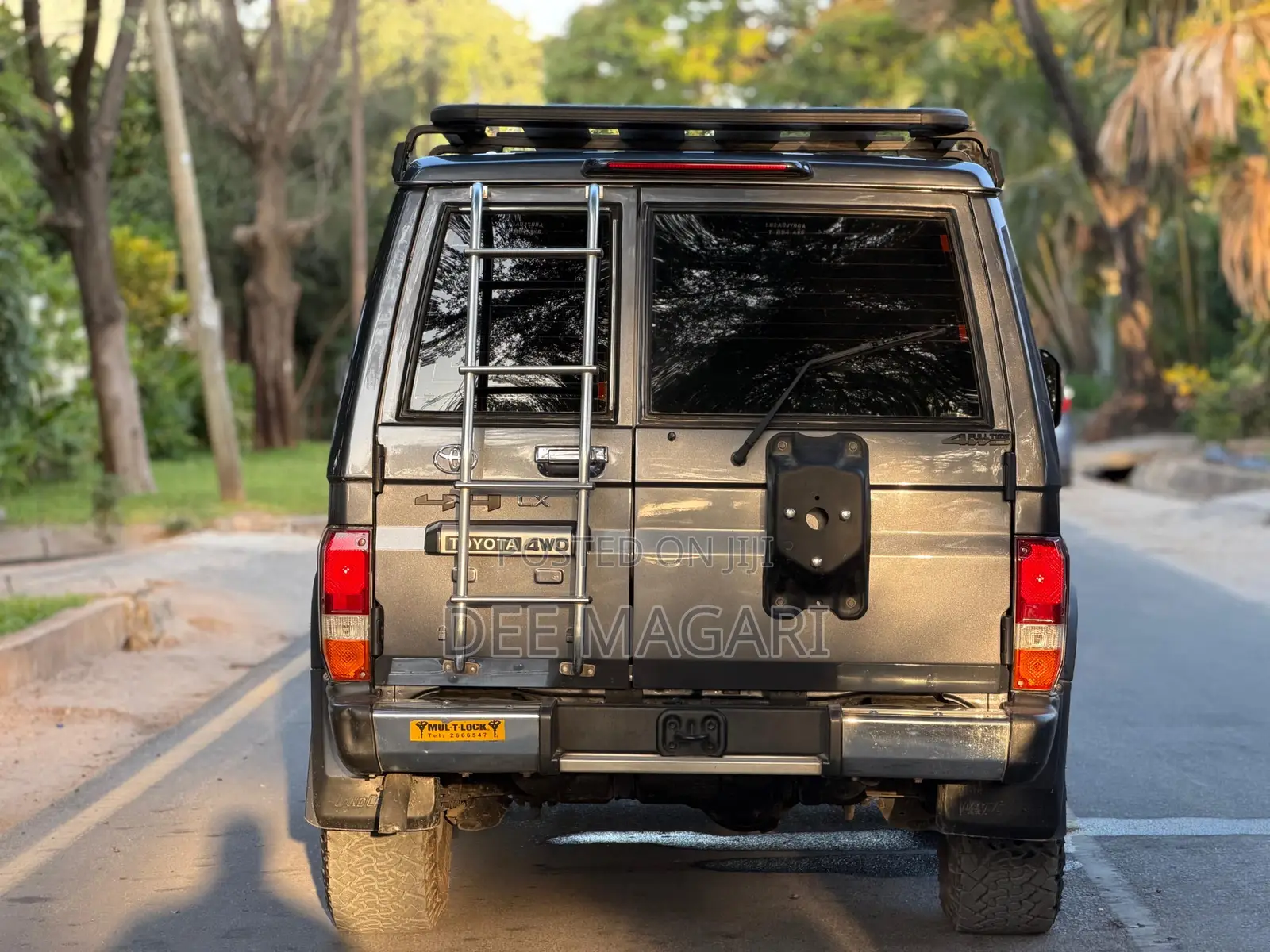 Toyota Land Cruiser 2000 Black