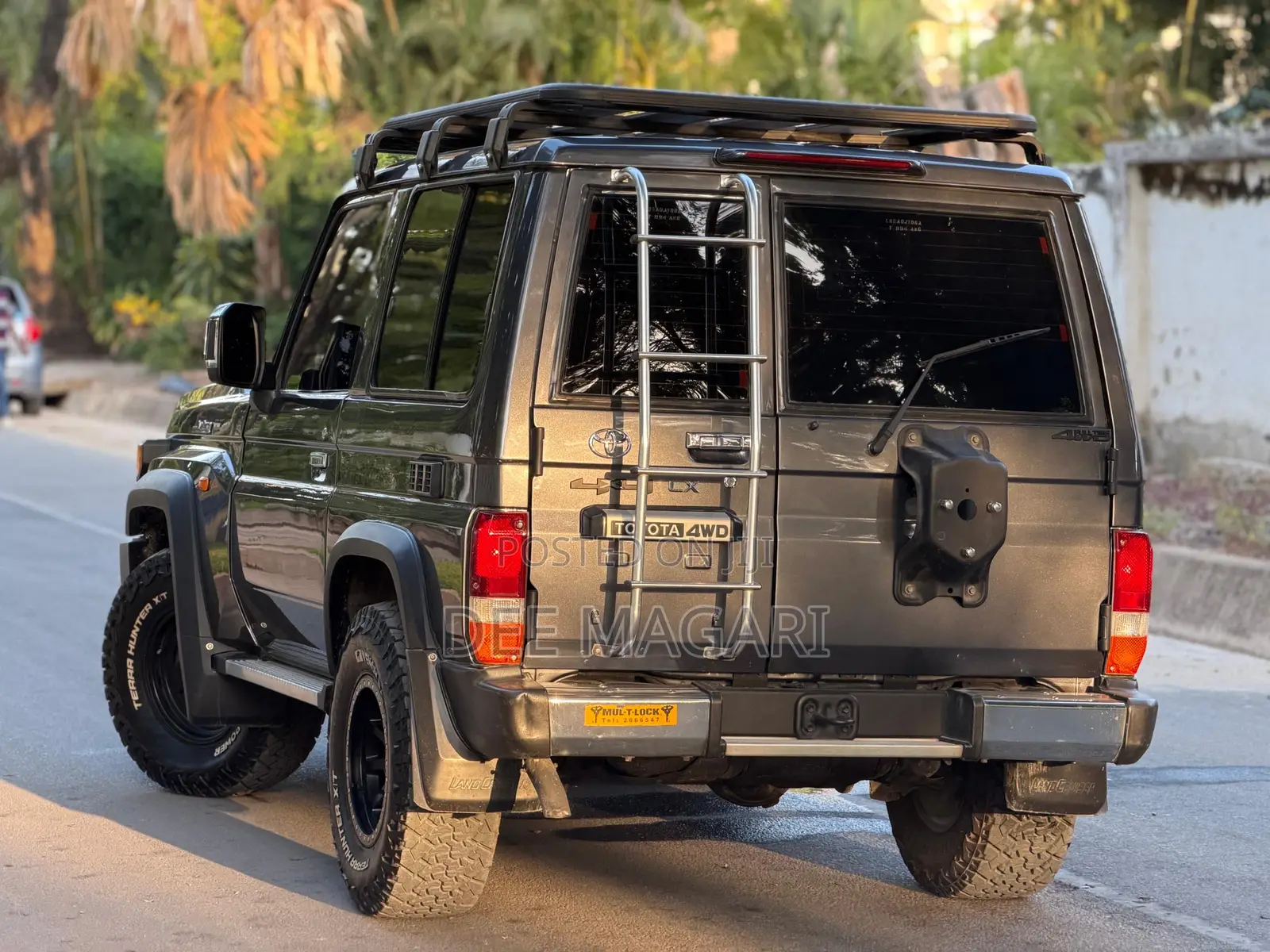 Toyota Land Cruiser 2000 Black