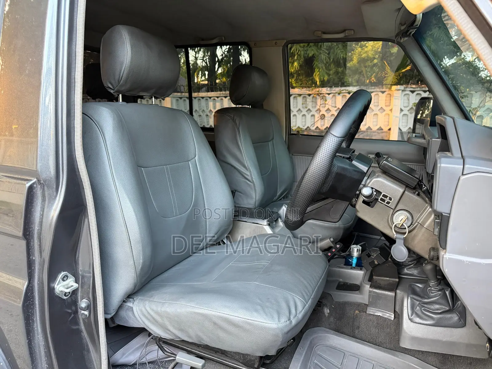 Toyota Land Cruiser 2000 Black