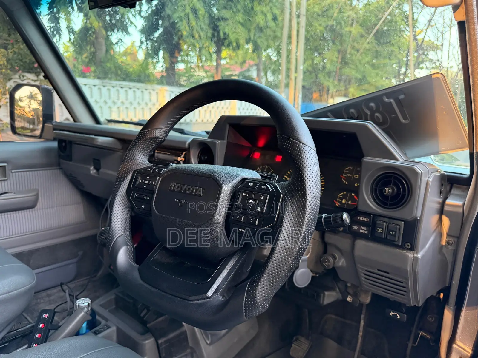 Toyota Land Cruiser 2000 Black
