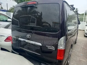 Toyota HiAce 2010 Maroon