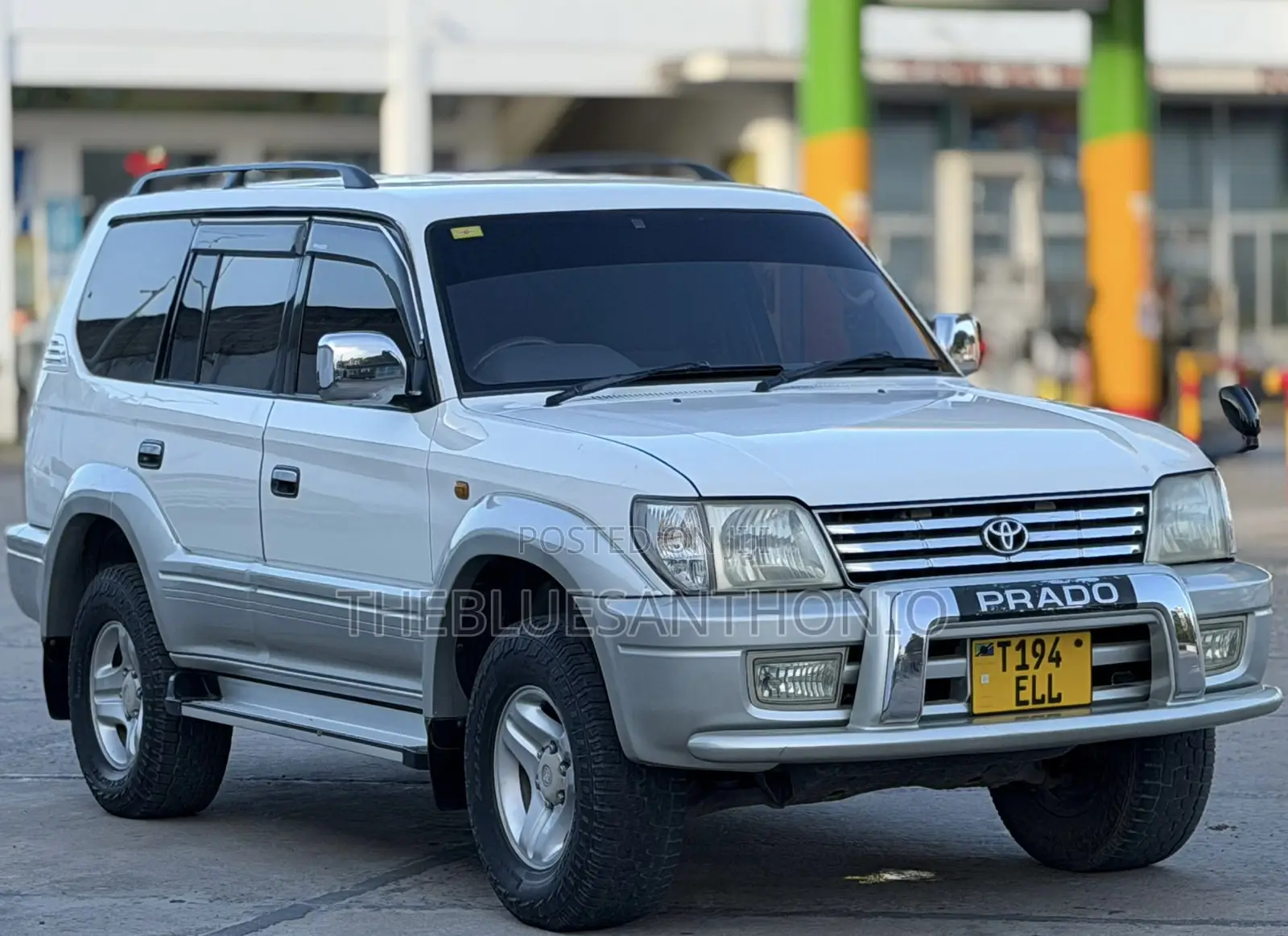 Toyota Land Cruiser Prado 2000 White