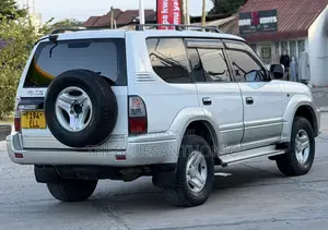 Toyota Land Cruiser Prado 2000 White