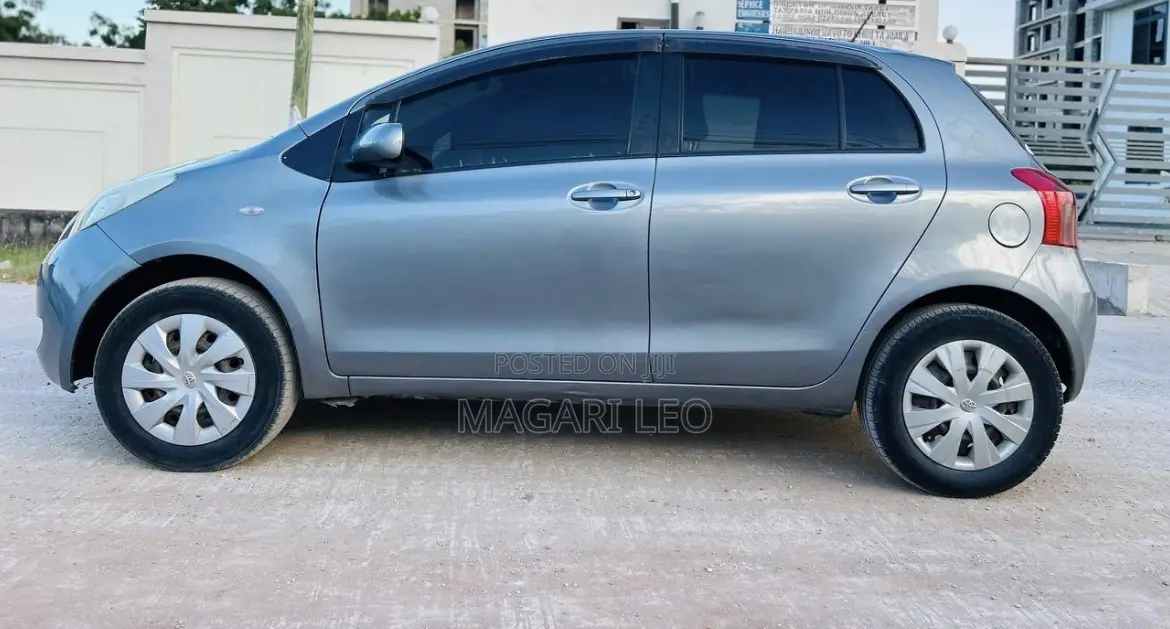 Toyota Vitz 2006 Gray