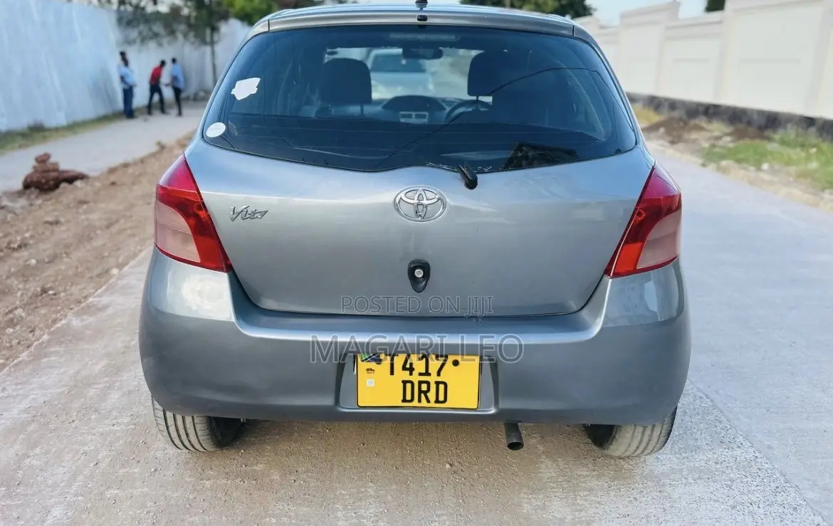 Toyota Vitz 2006 Gray
