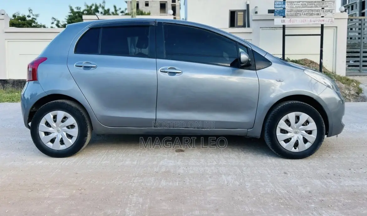 Toyota Vitz 2006 Gray