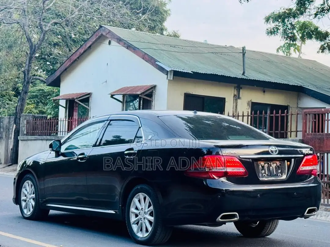 Toyota Crown 2010 Black