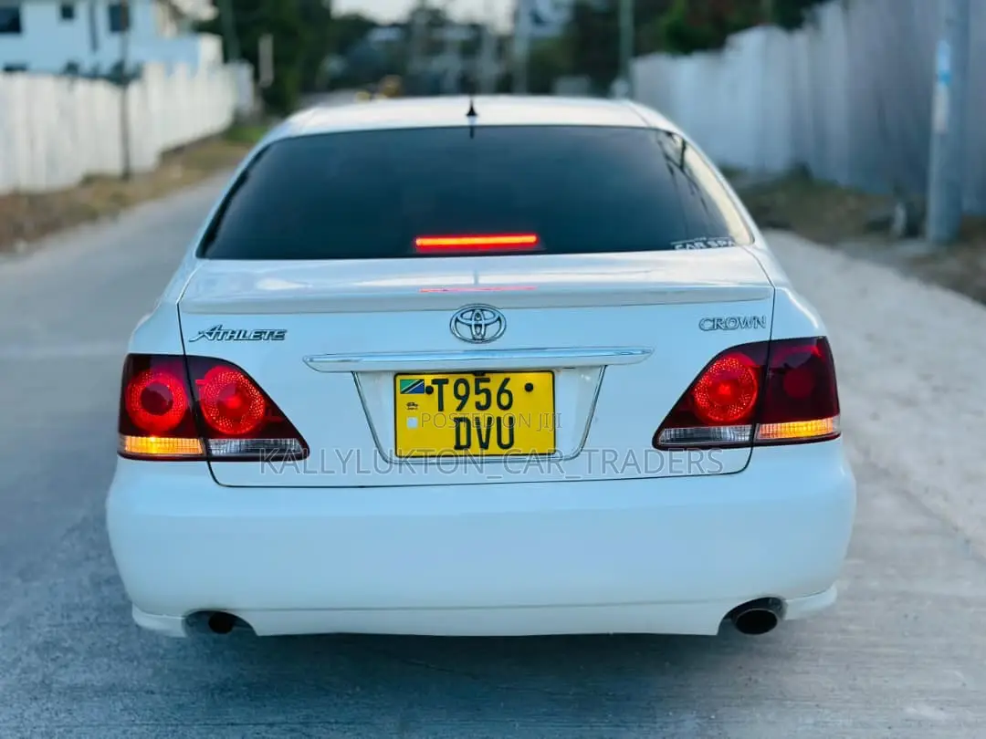 Toyota Crown 2006 White