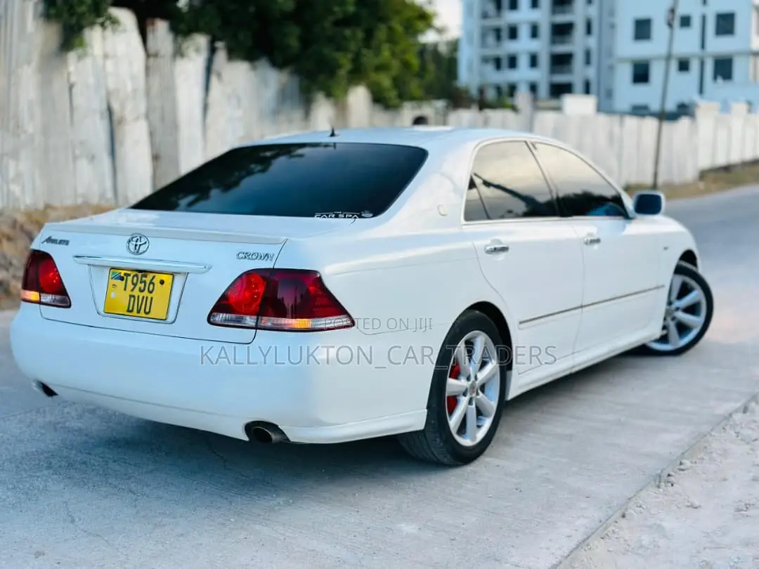 Toyota Crown 2006 White